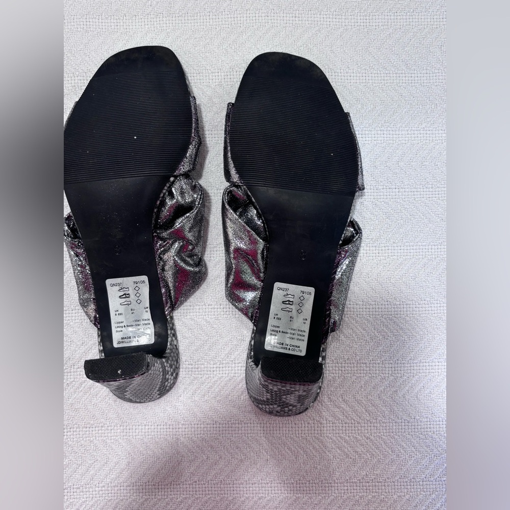 💜Metallic Silver Knot Slide Sandals - Picture 7 of 9